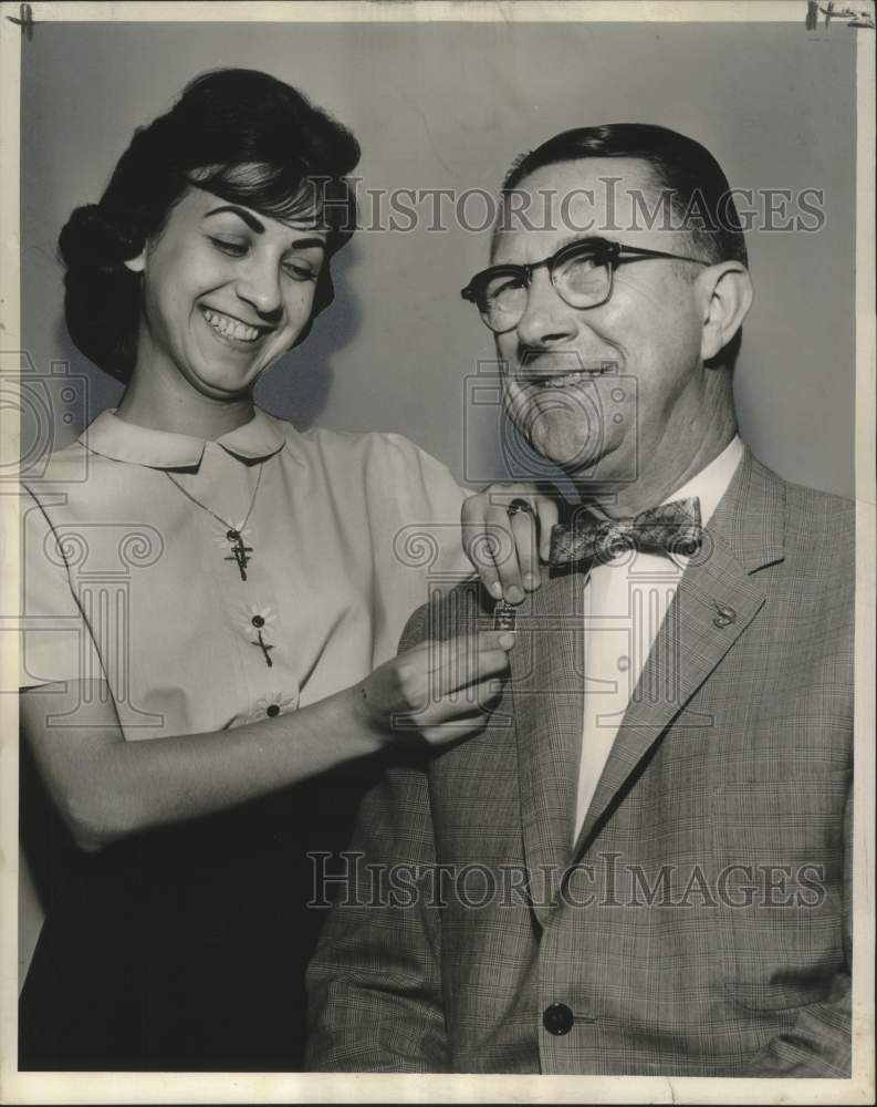 1961 Press Photo Mary Ann Gagliano Pins Boss of the Year Floyd Guiilot - Historic Images