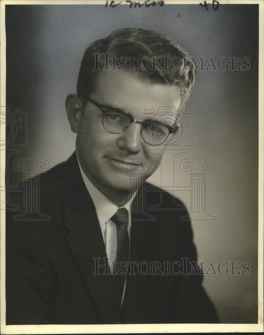 1959 Press Photo Wesson Oil & Snow Sales Co. Vice President W. Fenton Guinee Jr.- Historic Images