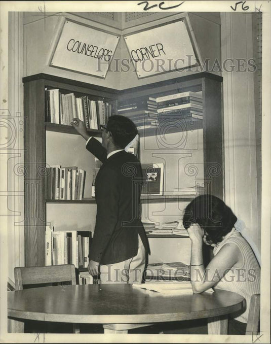1966 Press Photo Students at Counselor's Corner at Benjamin Franklin High School-Historic Images