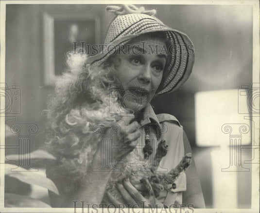 1969 Press Photo June Havoc and her poodle Fatima, New Orleans Repertory Theater - Historic Images