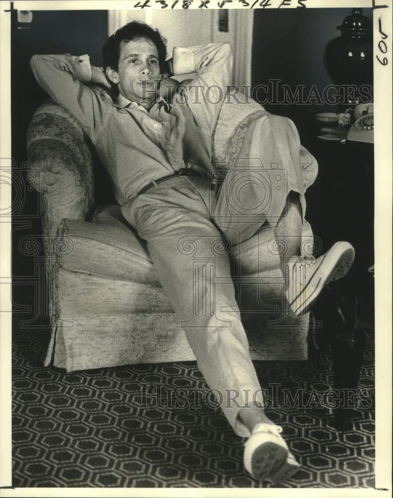 1978 New Orleans-Actor Joel Grey Relaxes in Fairmont Hotel Room - Historic Images