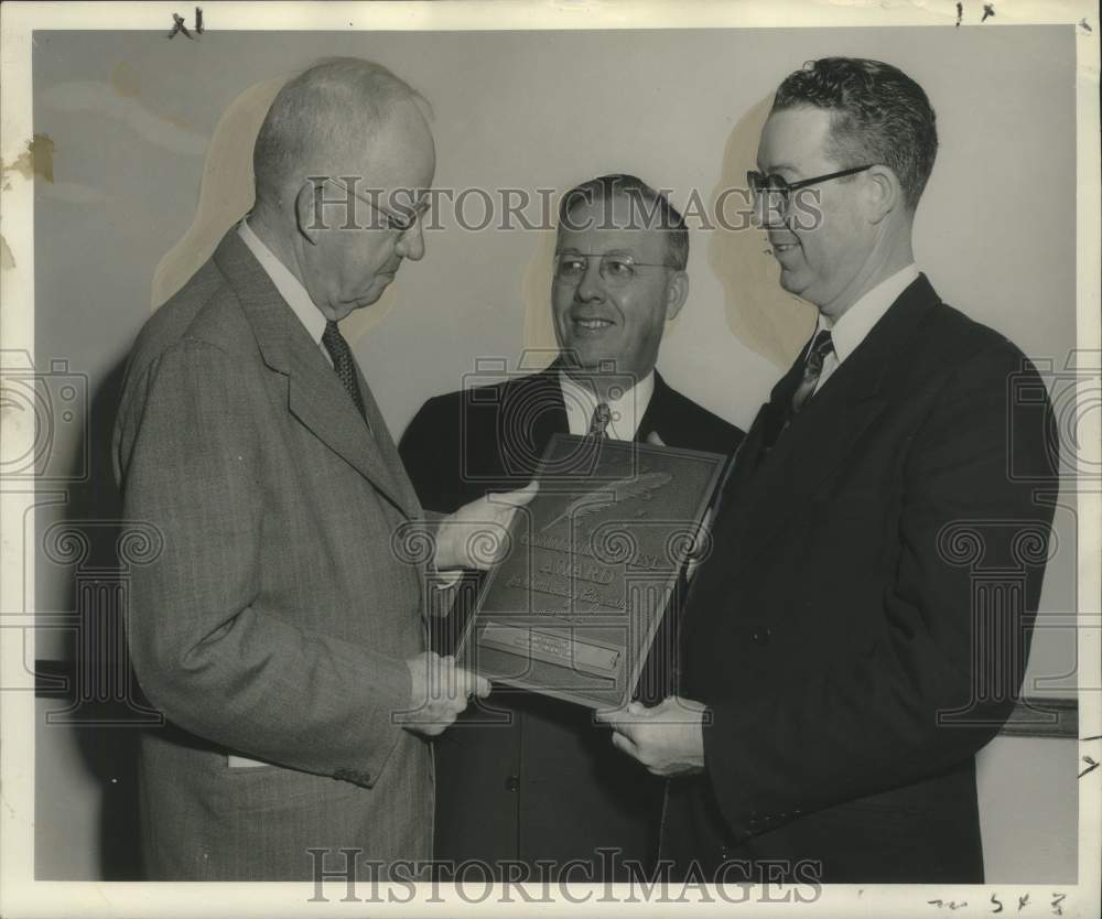 1952 Press Photo Southern Pacific Lines honored for donation to Community Chest-Historic Images