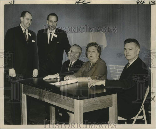 1963 attendees of St. Bernard parish school meeting in New Orleans-Historic Images