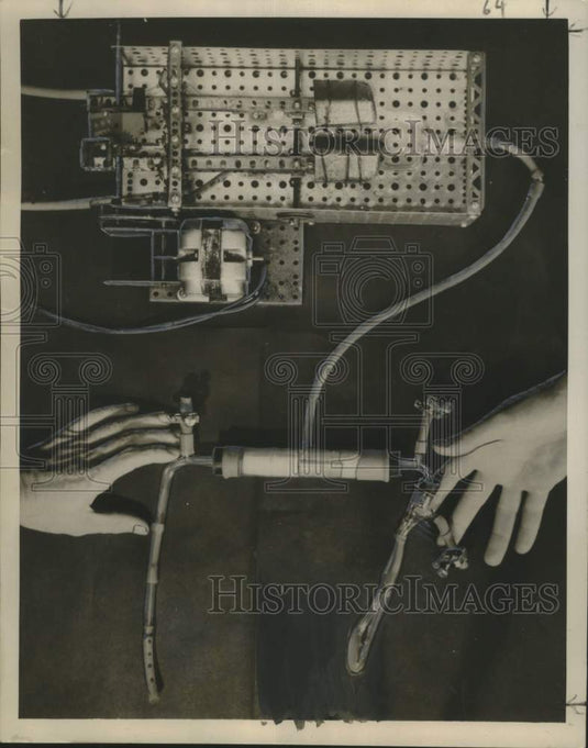 1950 Drs. William H. Sewell and William W.L. Glenn, mechanical heart-Historic Images