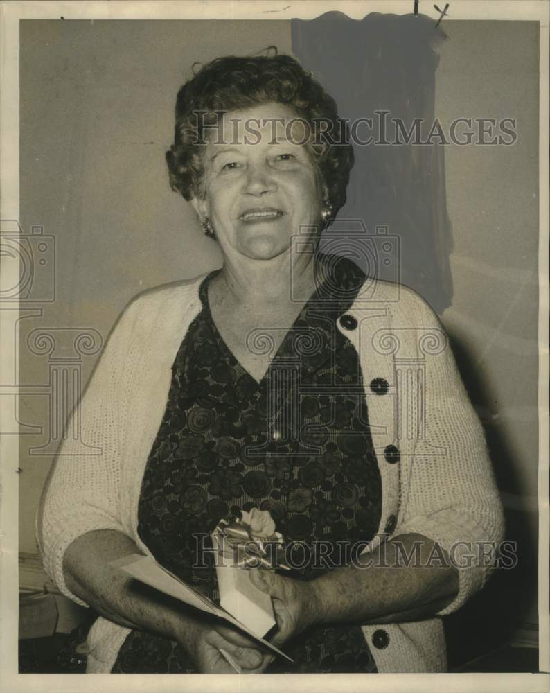 1968 Press Photo Espher Heinsz Retired Custodial Worker-Criminal District Courts - Historic Images