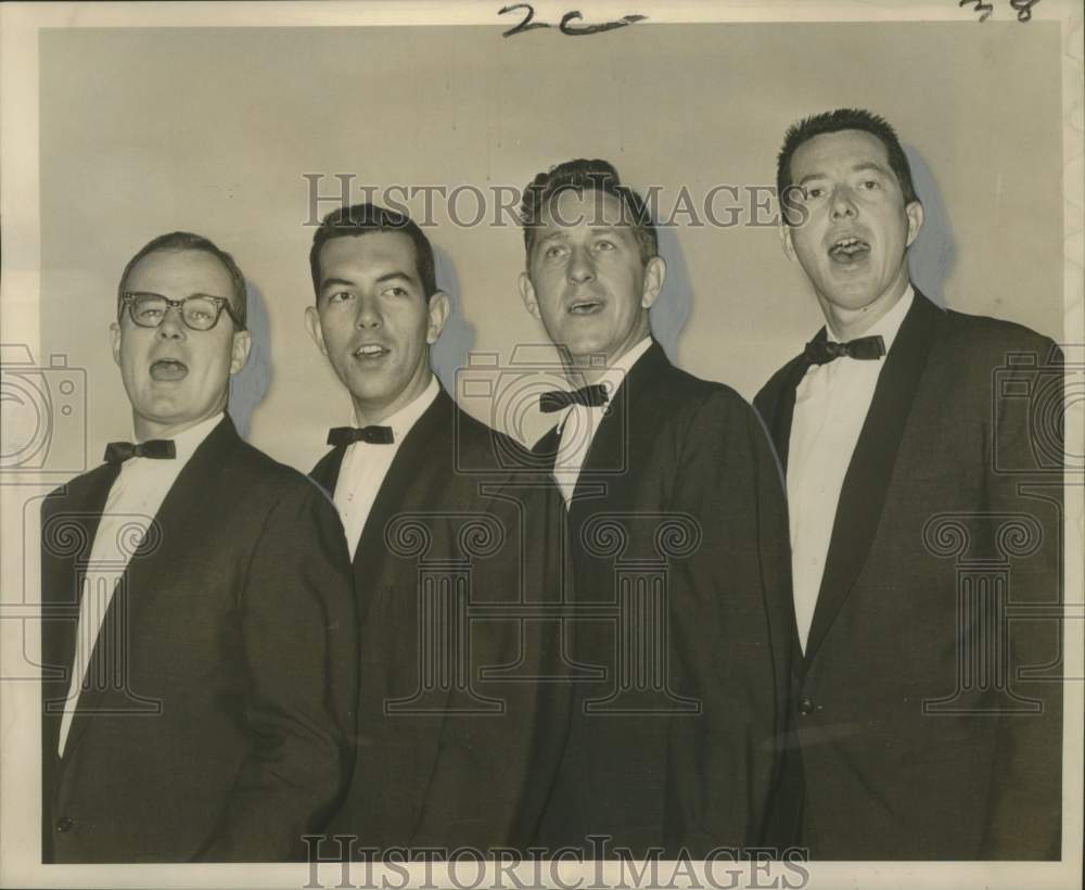 1961 Press Photo Masqueraders warming up for Harmony Night at Tulane University - Historic Images