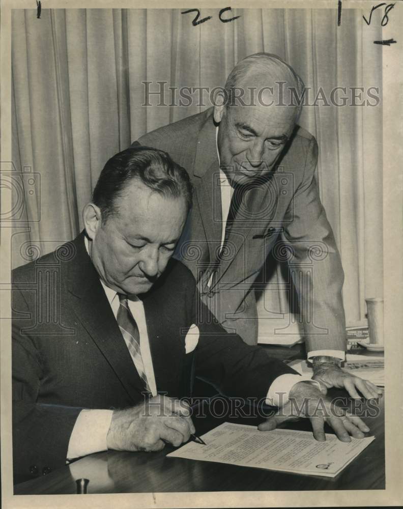 1969 Press Photo Homer Bartee &amp; Maurice Grundy of Cultural Attractions Fund- Historic Images