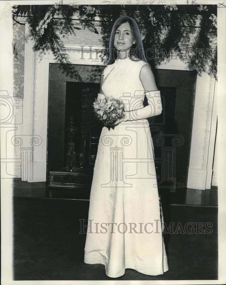 1973 Press Photo Debutante Adelaide Ann Herbert at New Orleans Country Club - Historic Images