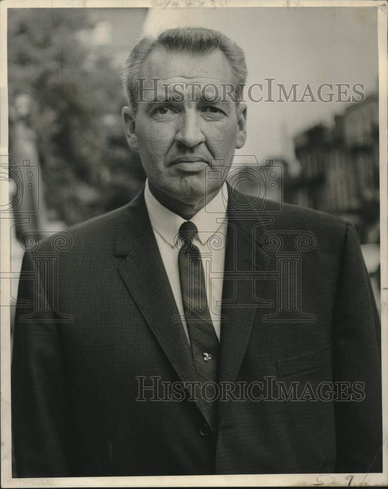 1964 Press Photo M. L. Hibbets, Manager, St. Charles Grain Elevator Company - Historic Images