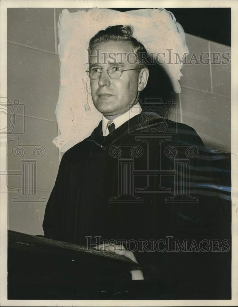 1949 Reverend Alfred Hobart, pastor of the First Unitarian Church - Historic Images