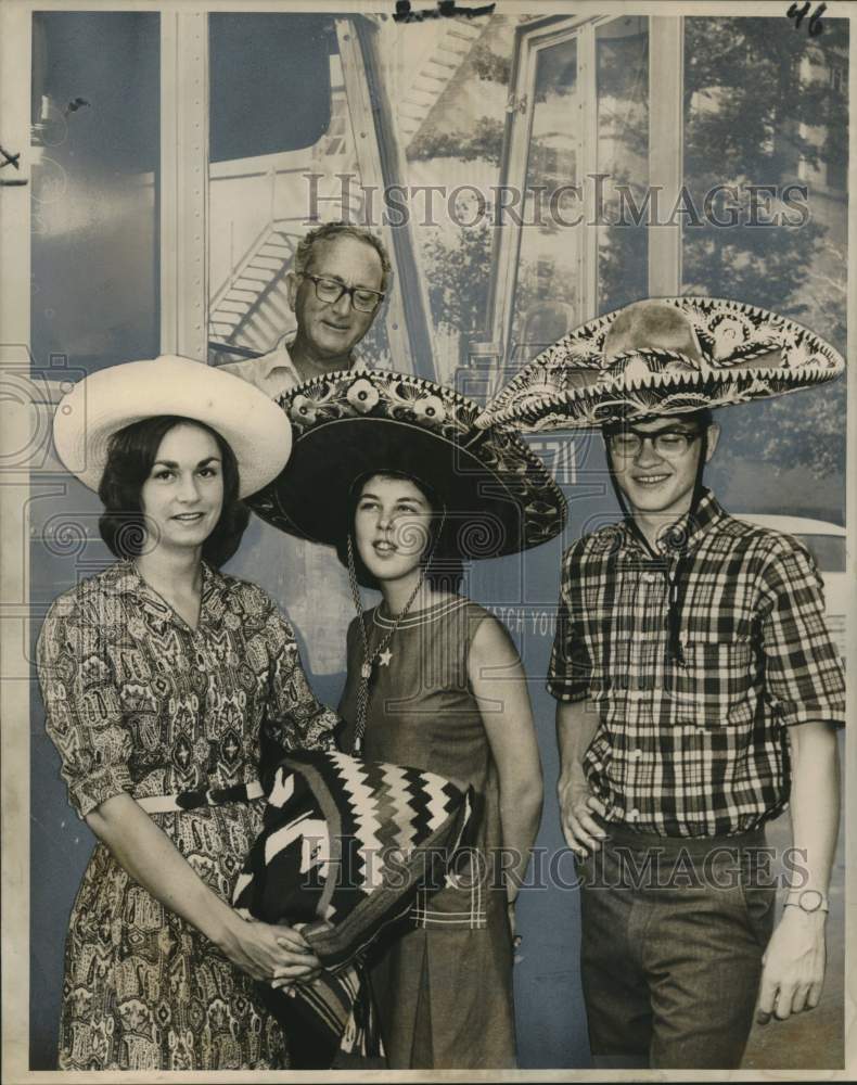 1964 Loyola University Summer School Students Head to Mexico City-Historic Images