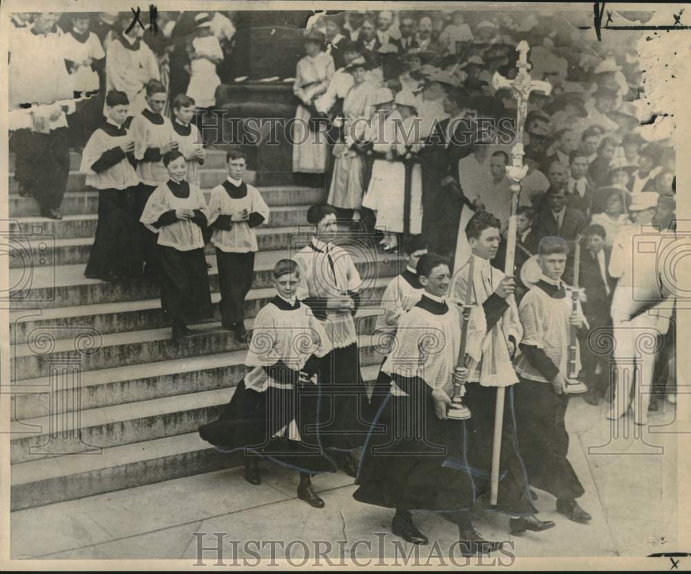 1961 Press Photo F. Edward of Jesuit High School Carries Cross for Funeral-Historic Images