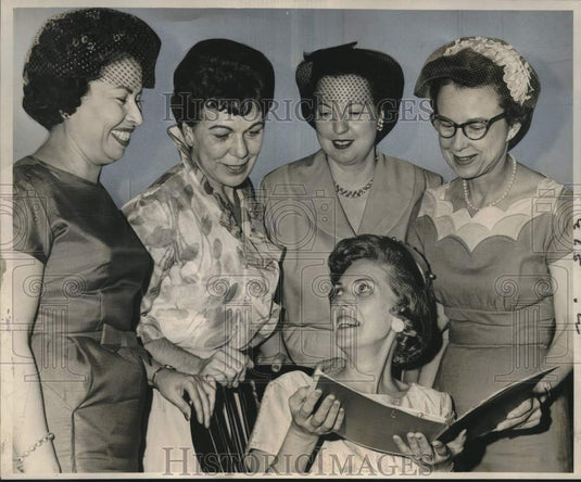 1963 Officers of New Orleans chapter of Nat'l Secretaries Assoc. - Historic Images