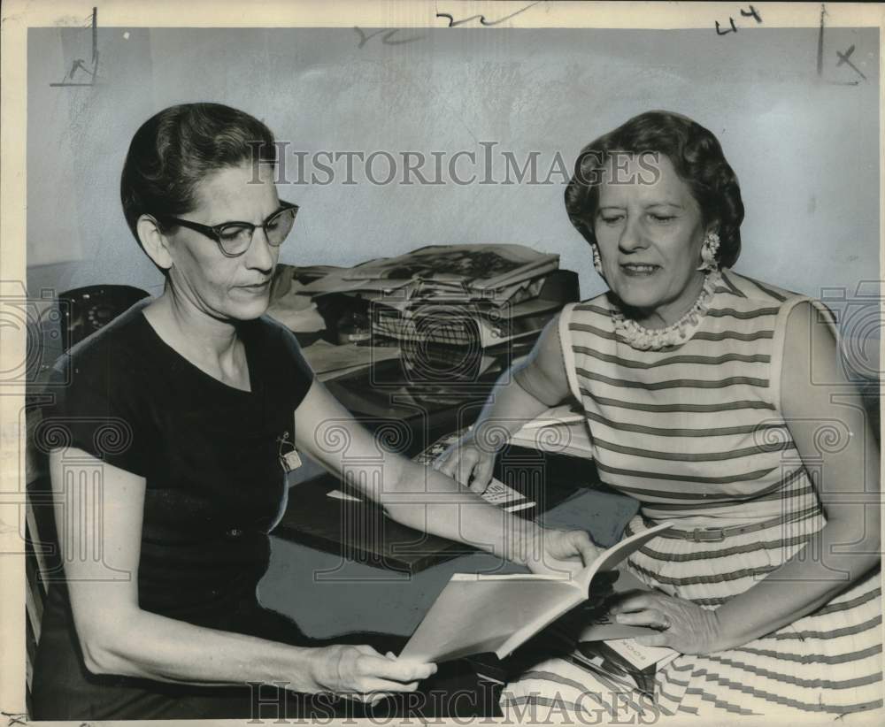 1958 Mrs. A.B. Growden and Mrs. Guidry of New Orleans - Historic Images