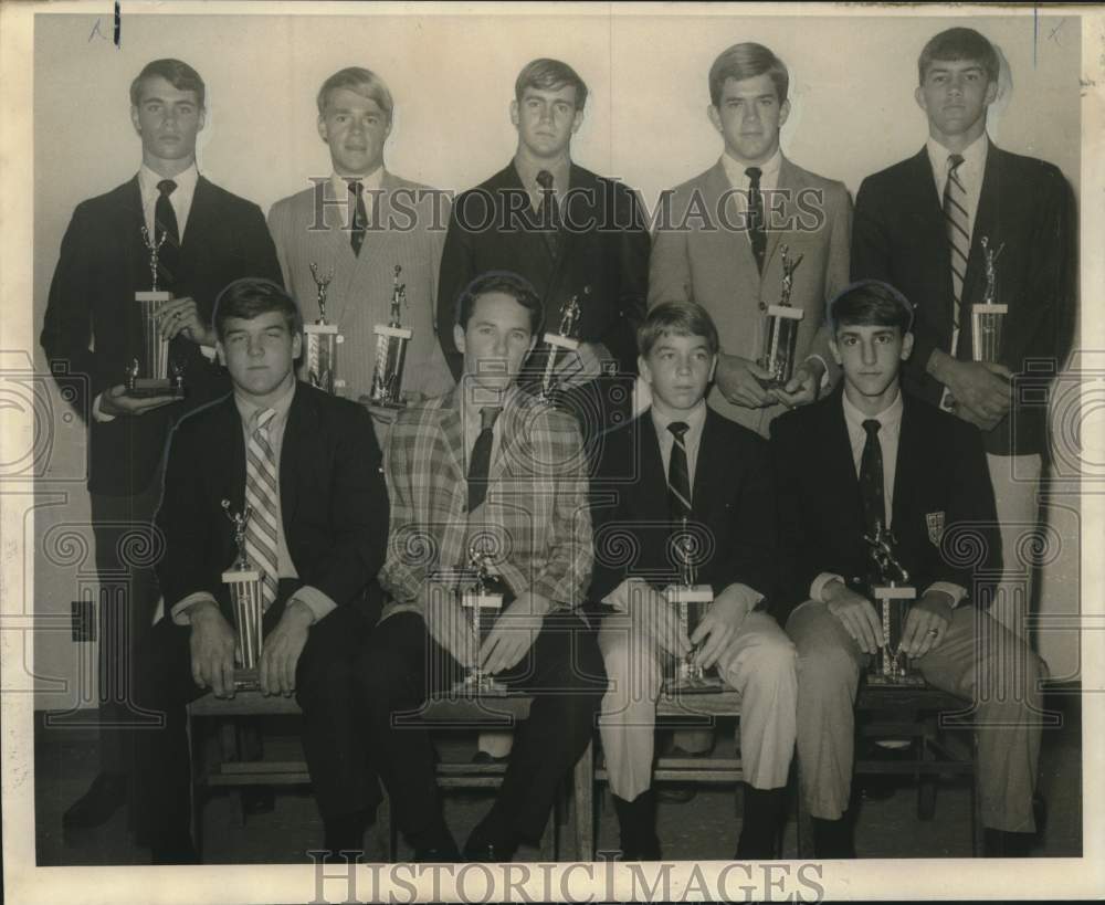 1969 Press Photo St. Martin&#39;s star athletes at banquet in New Orleans - Historic Images