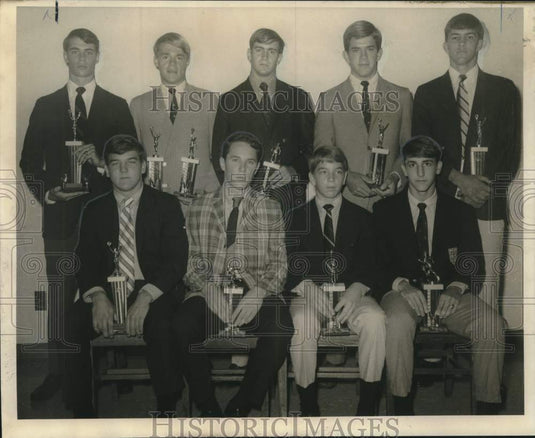 1969 Press Photo St. Martin's star athletes at banquet in New Orleans - Historic Images