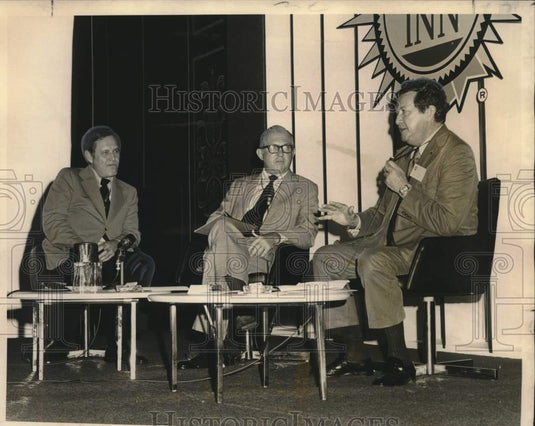 1972 Press Photo George W. Healy Jr, public debate, "The Public's Right to Know"- Historic Images