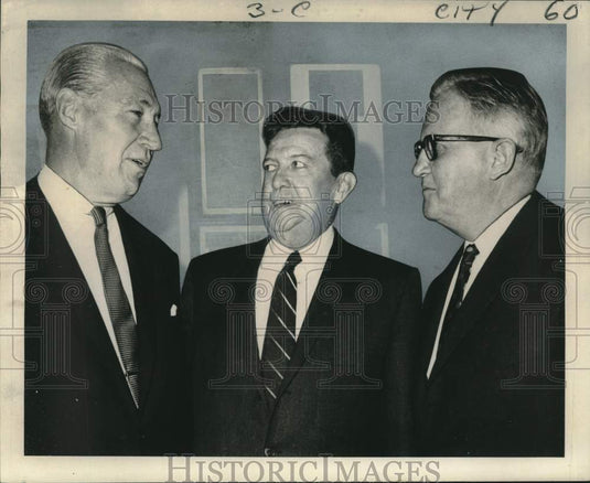 1968 Press Photo Antoine's New Orleans-George W Healey Jr. welcomes Newspapermen-Historic Images