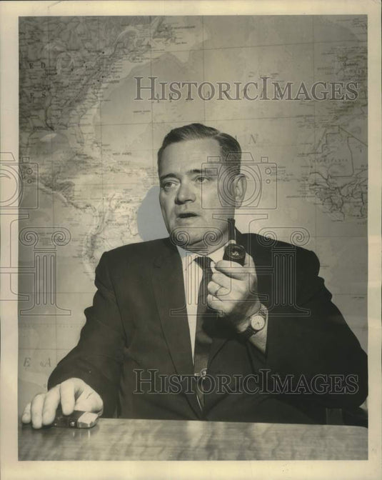 1965 Press Photo E.M. Hockman, US Maritime Admin. explains shipping subsidies-Historic Images