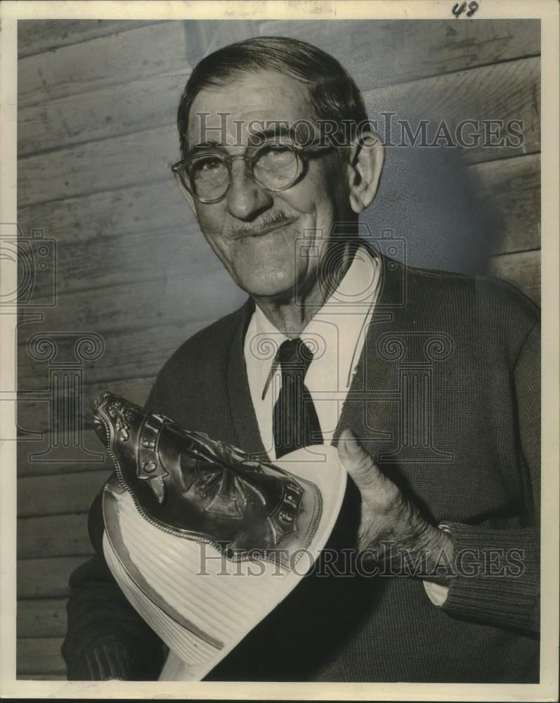 1959 Press Photo Reuben B. Hock holding a fireman&#39;s hat - noo30284-Historic Images