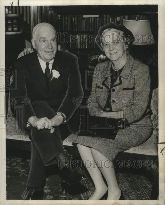 1960 Press Photo Gov. & Mrs. Luther Hodges, North Carolina, speaking on schools - Historic Images