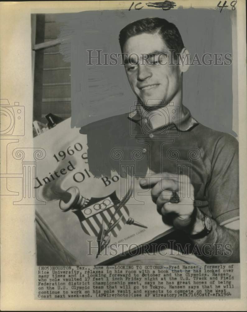 1964 Press Photo Fred Hansen, track & field Olympic hopeful, reads book in Texas - Historic Images