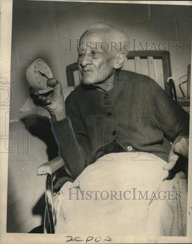 1972 Press Photo Mrs. Georgia Jefferson celebrates her 103rd birthday-Historic Images