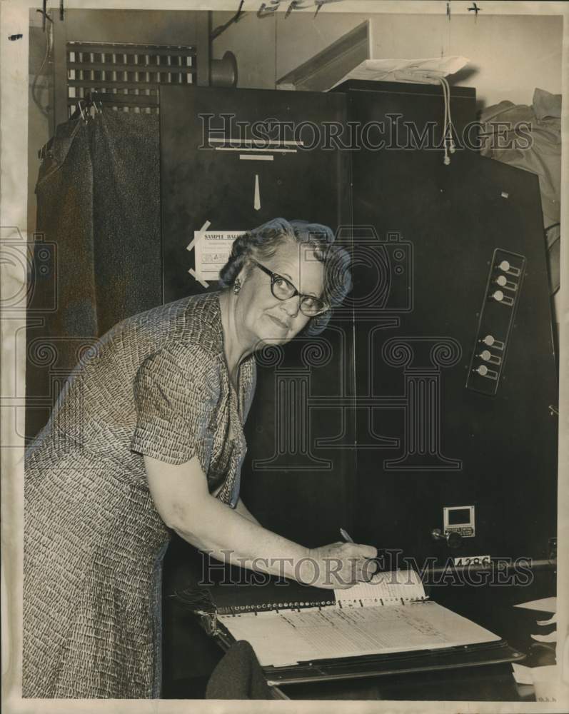 1967 Press Photo Mrs. Clement Hoerner Casts Vote - City Council General Election - Historic Images