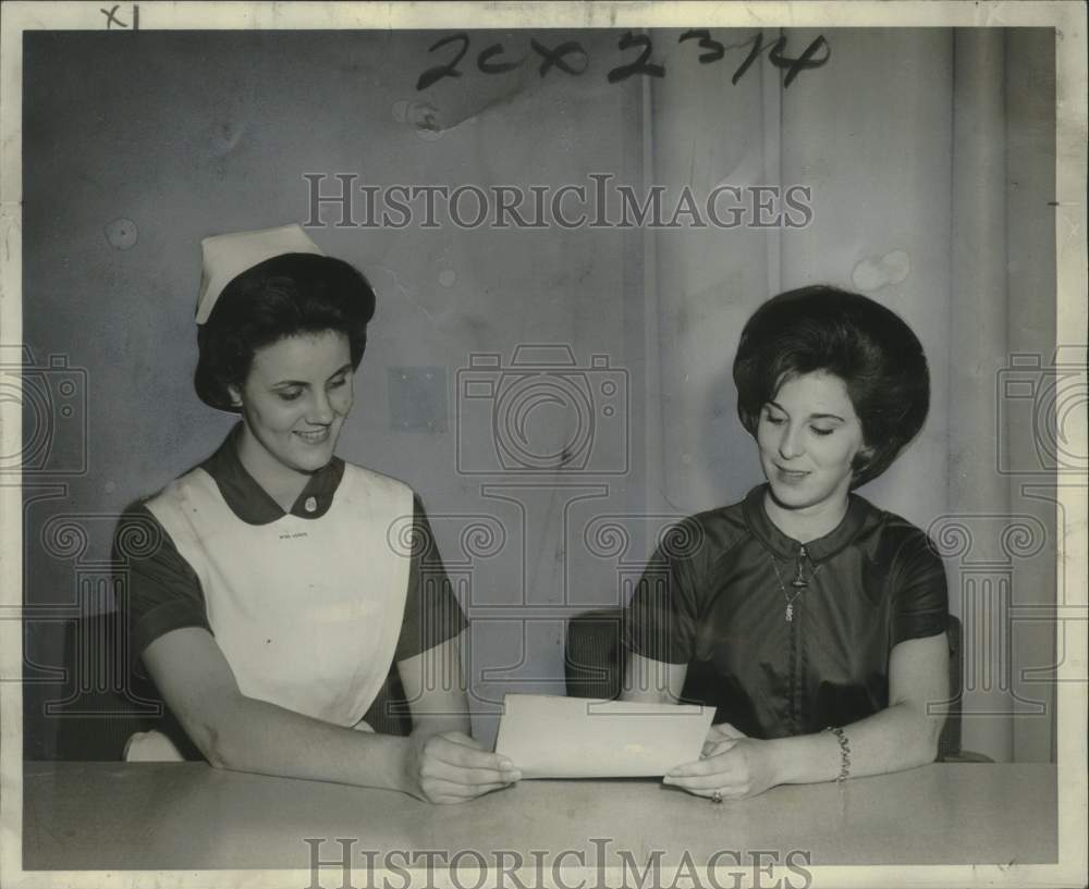 1962 Press Photo Brenda Jacobs Kay Vernon- Louisiana State University-Nursing-Historic Images