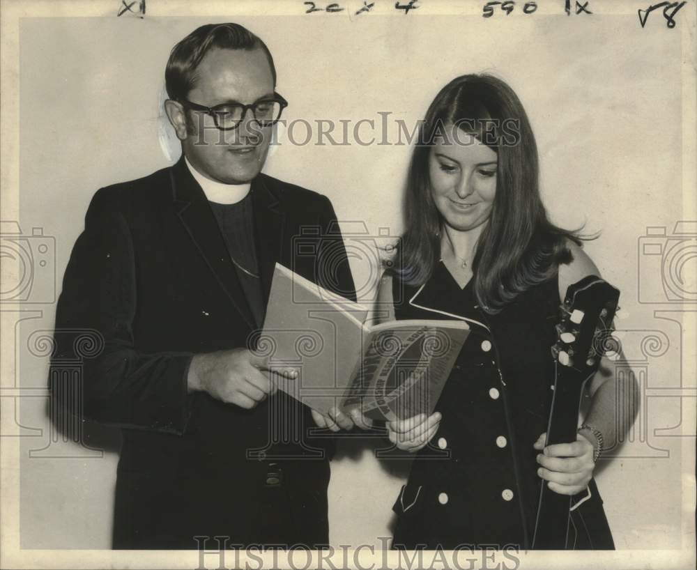 1969 Press Photo St. Paul Lutheran Church Members Plan for Folk Worship Service-Historic Images
