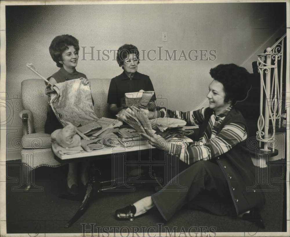 1970 Press Photo Mrs. August Hoffman and Opti-Mrs. Club members - noo32738-Historic Images