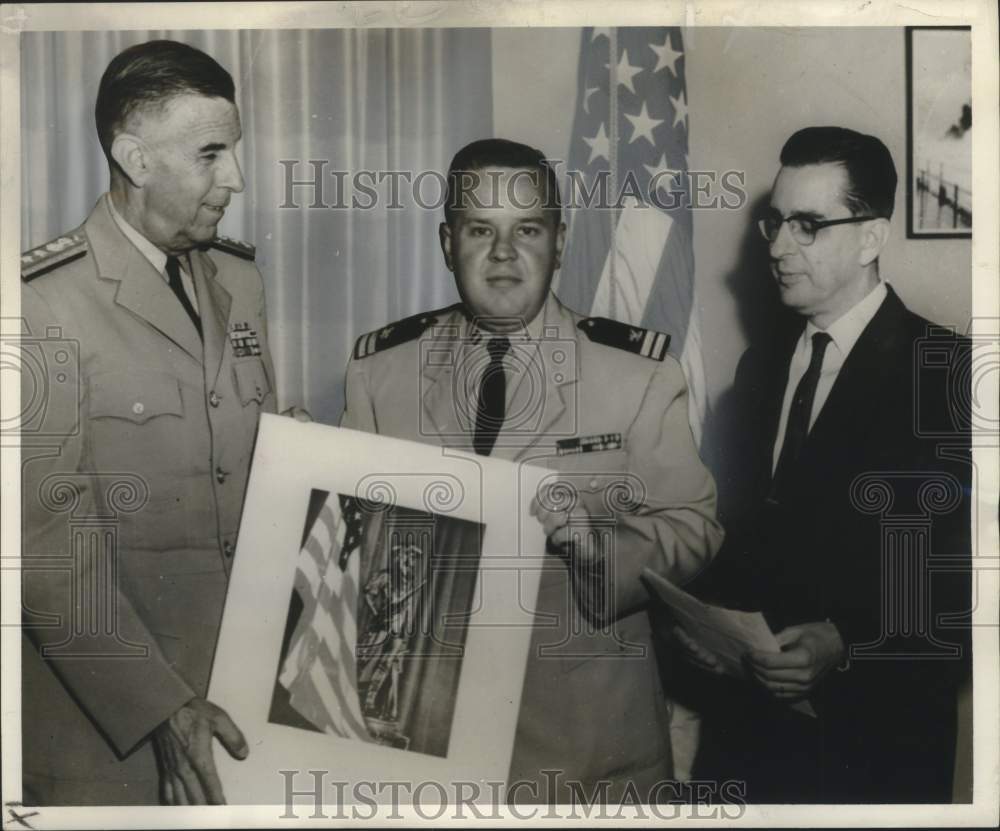 1963 Press Photo Lt. C.F. Irving, Jr of Algiers, LA, awarded &quot;Minute Man Award&quot;-Historic Images