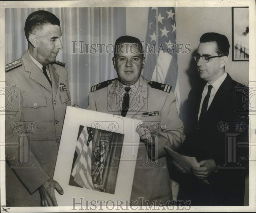 1963 Press Photo Lt. C.F. Irving, Jr of Algiers, LA, awarded "Minute Man Award"-Historic Images
