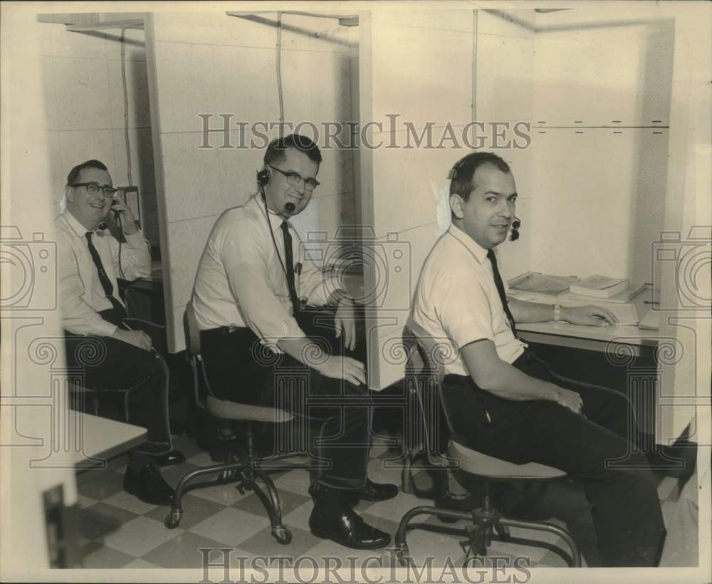 1965 Press Photo Tax Experts Prepare for Tax Questions in New Orleans-Historic Images