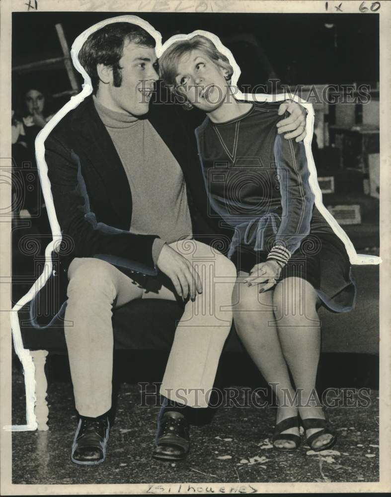 1974 Press Photo Eliott Keener &amp; Bonnie Hughes in &quot;Promises, Promises&quot;-Historic Images