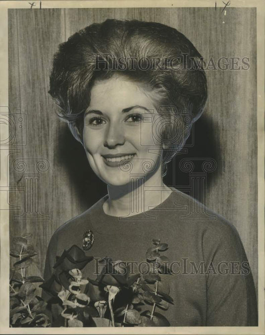 1964 Press Photo Carol Kinser crowned "Little Colonel" - noo33530-Historic Images