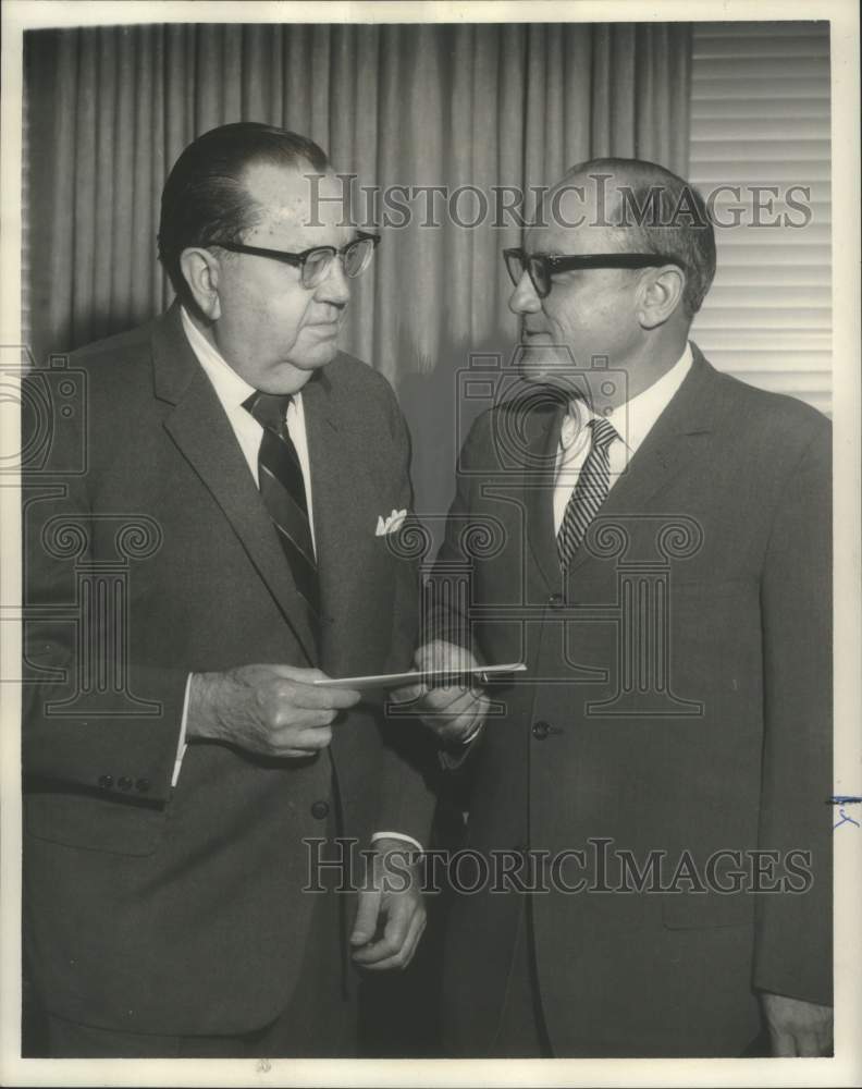 1968 Louisiana Association for Mental Health Receives Contribution - Historic Images