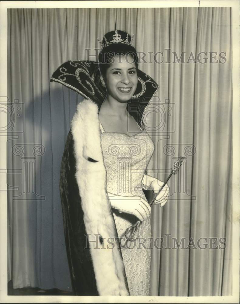 1966 Press Photo Jo Ellen Kalie reigned as Queen Ixolib at Biloxi Carnival Ball-Historic Images