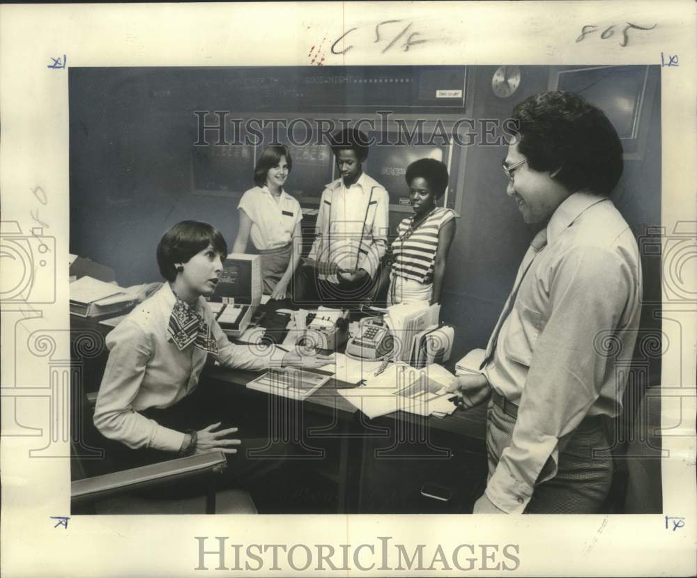 1972 Junior Achievement Members participate in sale of company stock - Historic Images