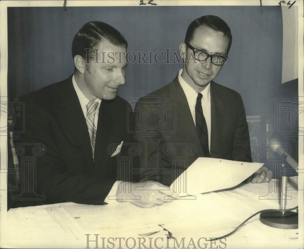 1970 Press Photo James H. Jones &amp; David H. Swanson of the Chamber of Commerce - Historic Images