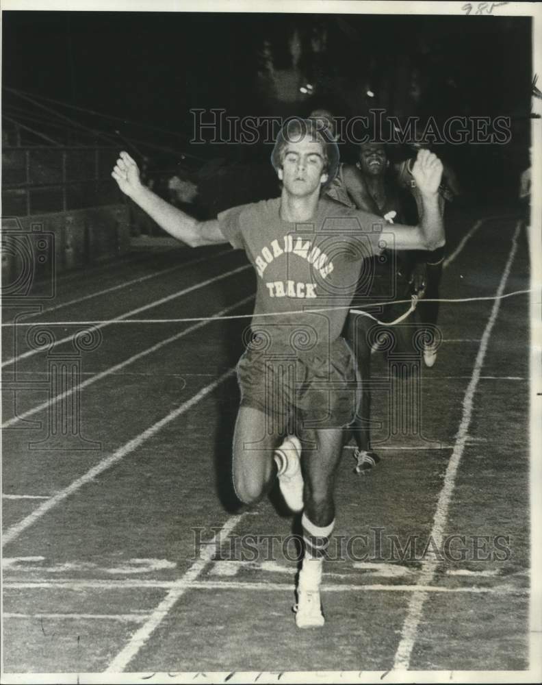 1975 Press Photo Harold Lawrence of Baton Rouge at track meet - noo34723 - Historic Images