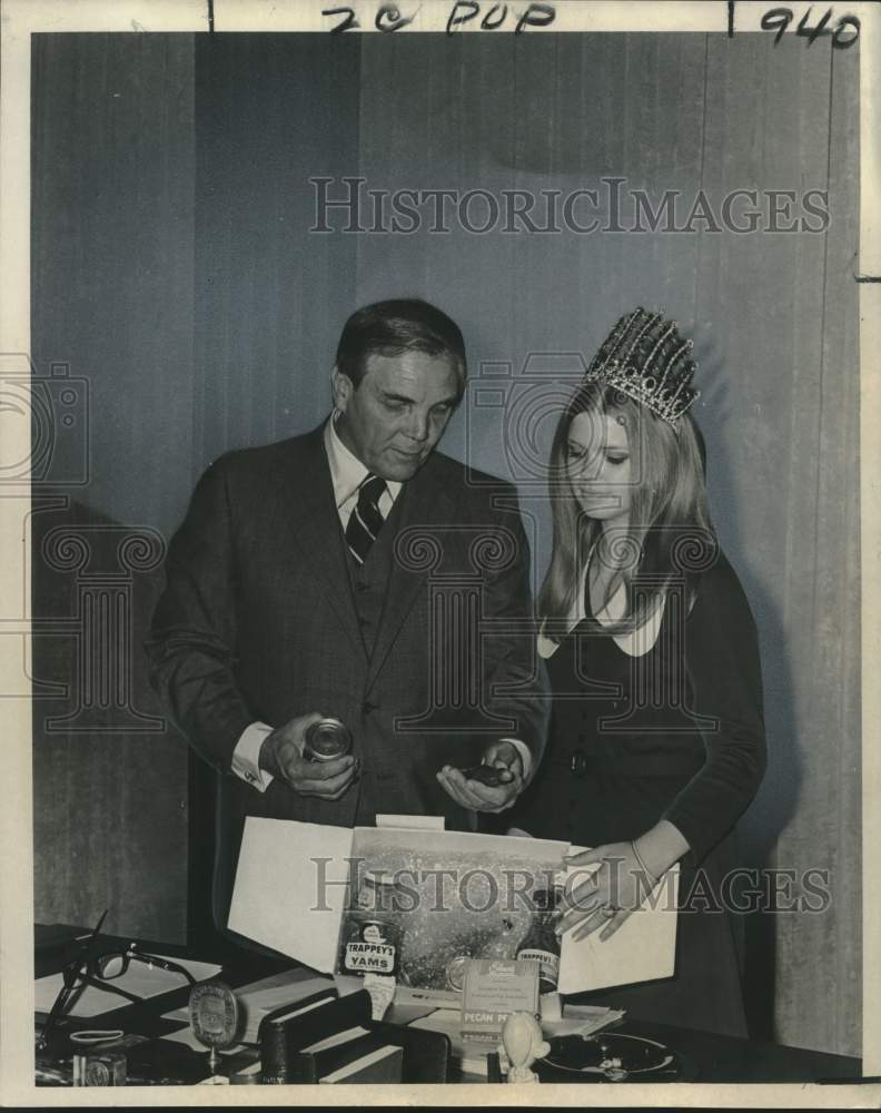 1970 Press Photo Queen Sugar XXVIII Joy Ann Le Blanc with Gov. John J. McKeithen - Historic Images