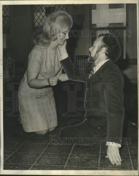 1973 Press Photo Louise Lebrun & Pierre Duval rehearse for "Romeo et Juliette" - Historic Images