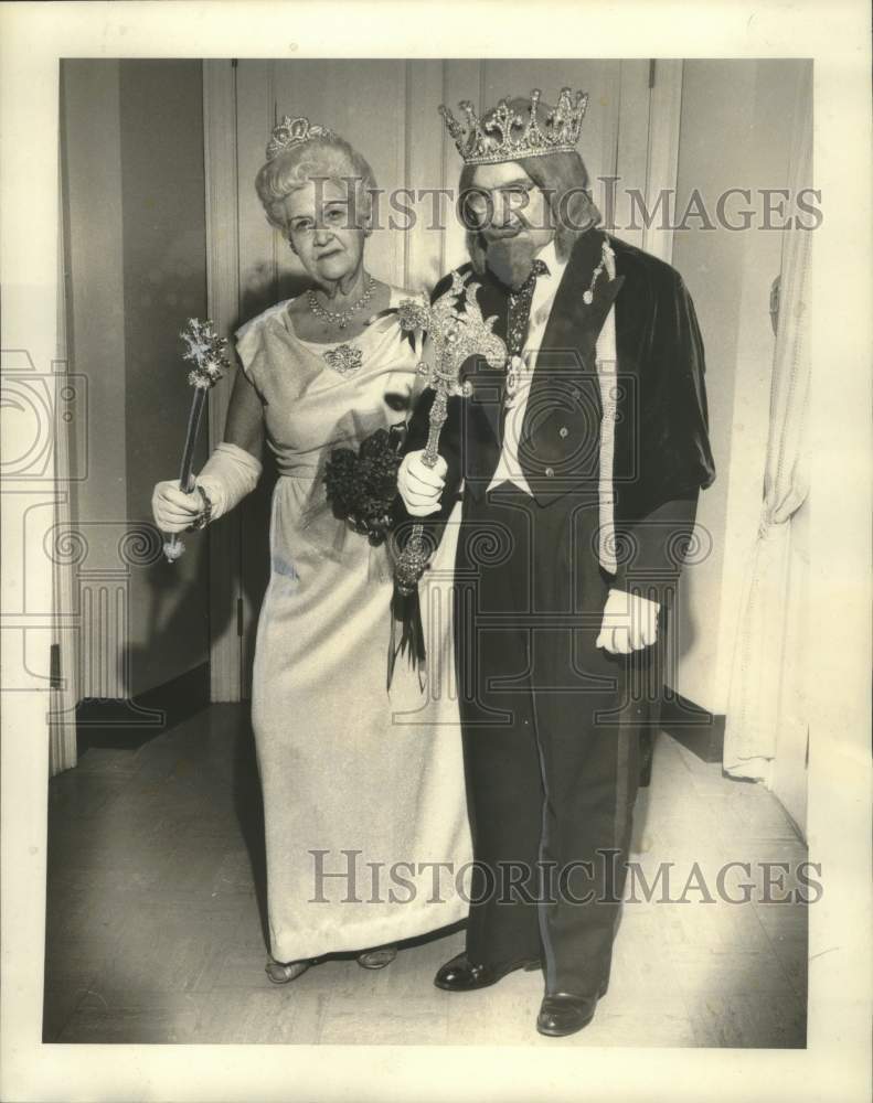 1971 Press Photo Lydia Larose &amp; Benton P. Babin- Krewe of Maison de Hospataliere - Historic Images