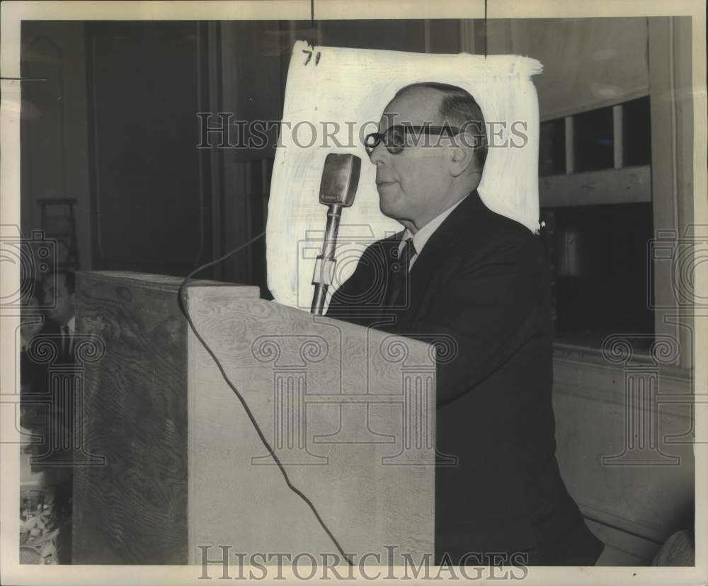 1957 Moses A. Leavitt speaking at New Orleans Jewish Federation - Historic Images