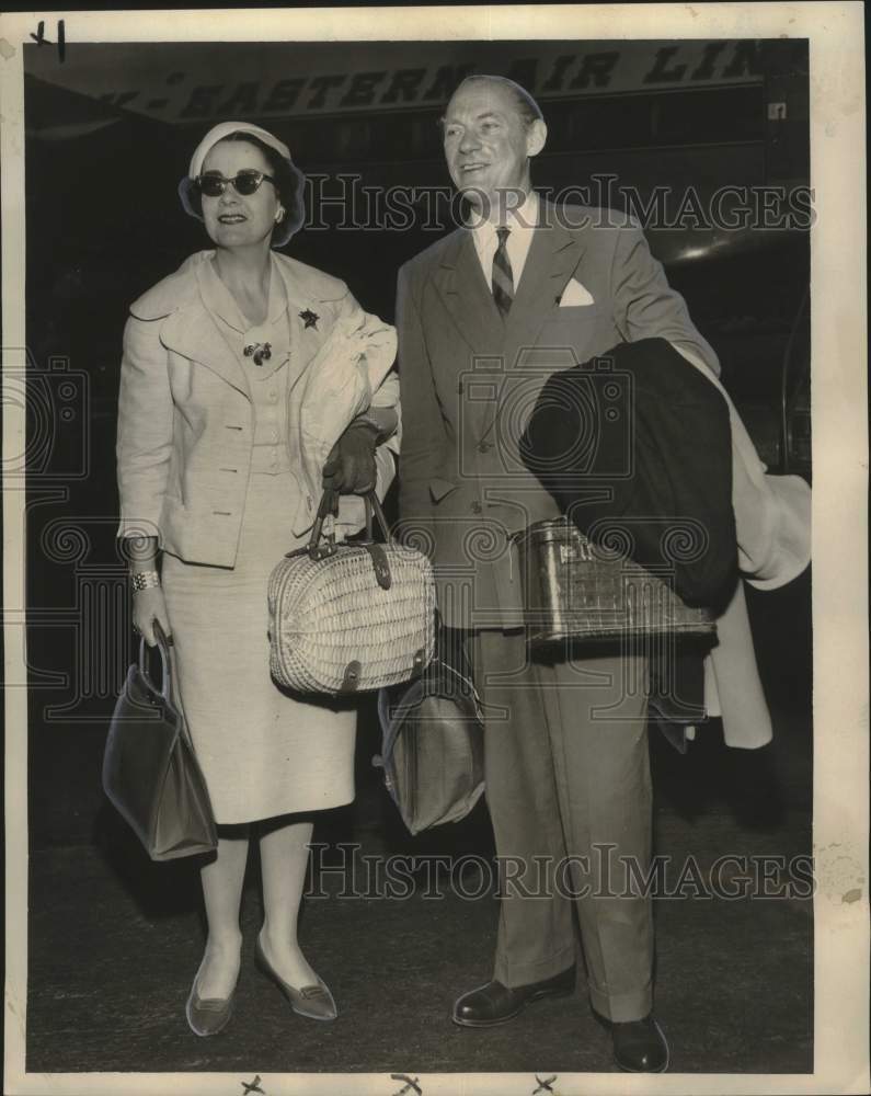 1959 Press Photo Count Kield Gustav Knuth-Winterfeldt &amp; wife arrived at Moisant-Historic Images
