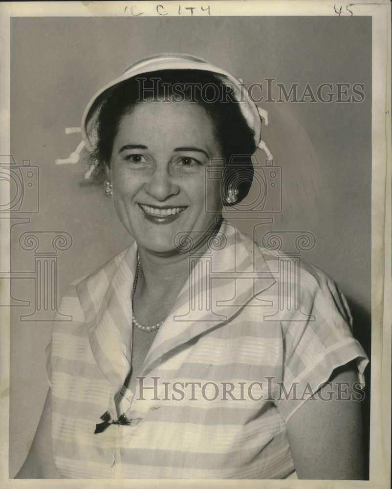 1951 Press Photo Mrs. Lucius Lamar at 40 Versailles Blvd. - noo36383-Historic Images