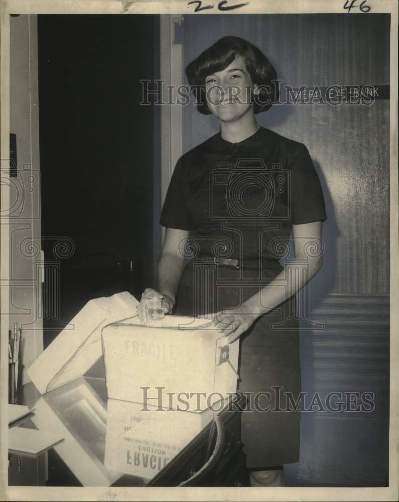 1968 Becky King, volunteer at the Southern Eye Bank-Historic Images