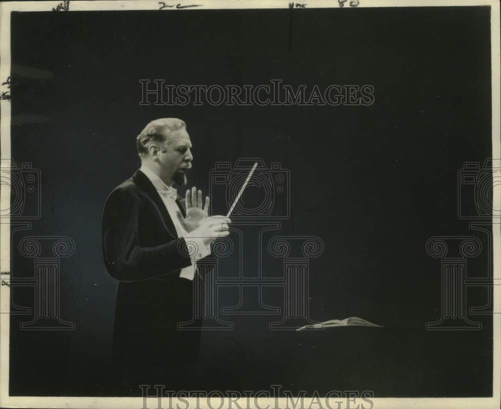 1959 Skitch Henderson, Conductor- New Orleans Summer Pops concert - Historic Images