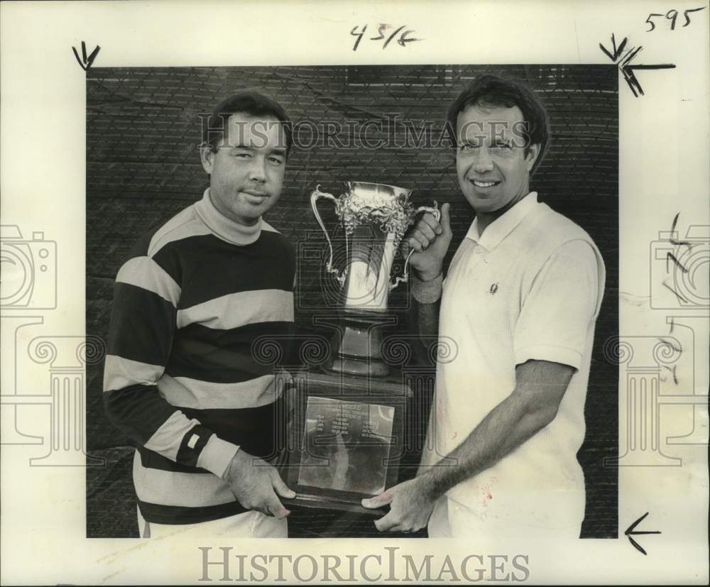 1977 Press Photo Lawn Tennis Runner-up Crawford Henry and winner Bob Kerrigan - Historic Images